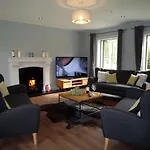 Beechwood 6 - Luxurious Living Villa *