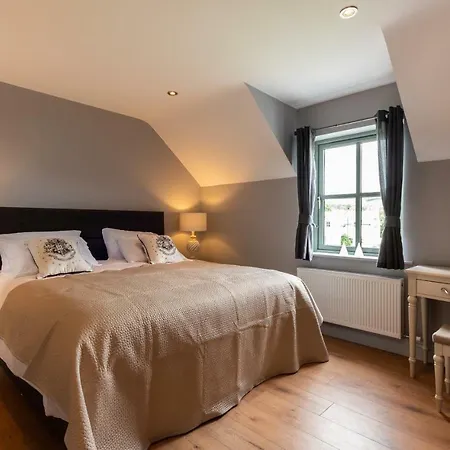 Beechwood 6 - Luxurious Living Vila *