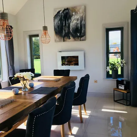 Beechwood 6 - Luxurious Living Villa